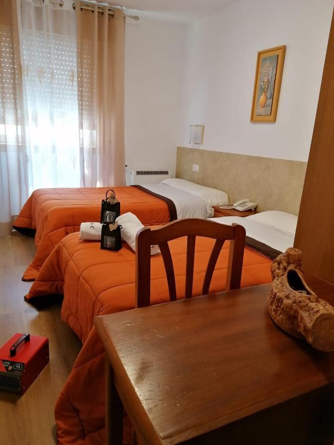 Pension Santa Clara A Coruña Buitenkant foto